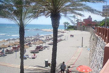 výhled na pláž z promenády Benalmadena Costa - výhled na pláž z promenády